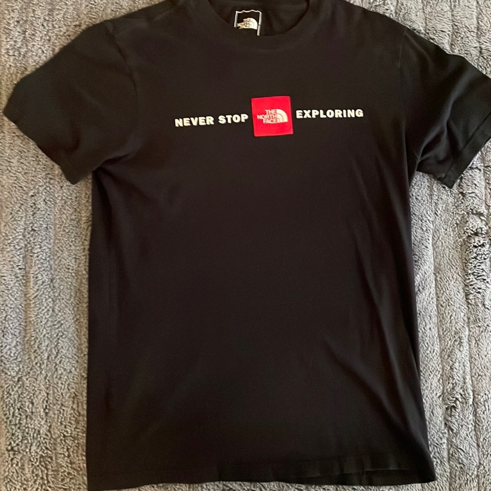 Black Men’s Medium North Face t shirt